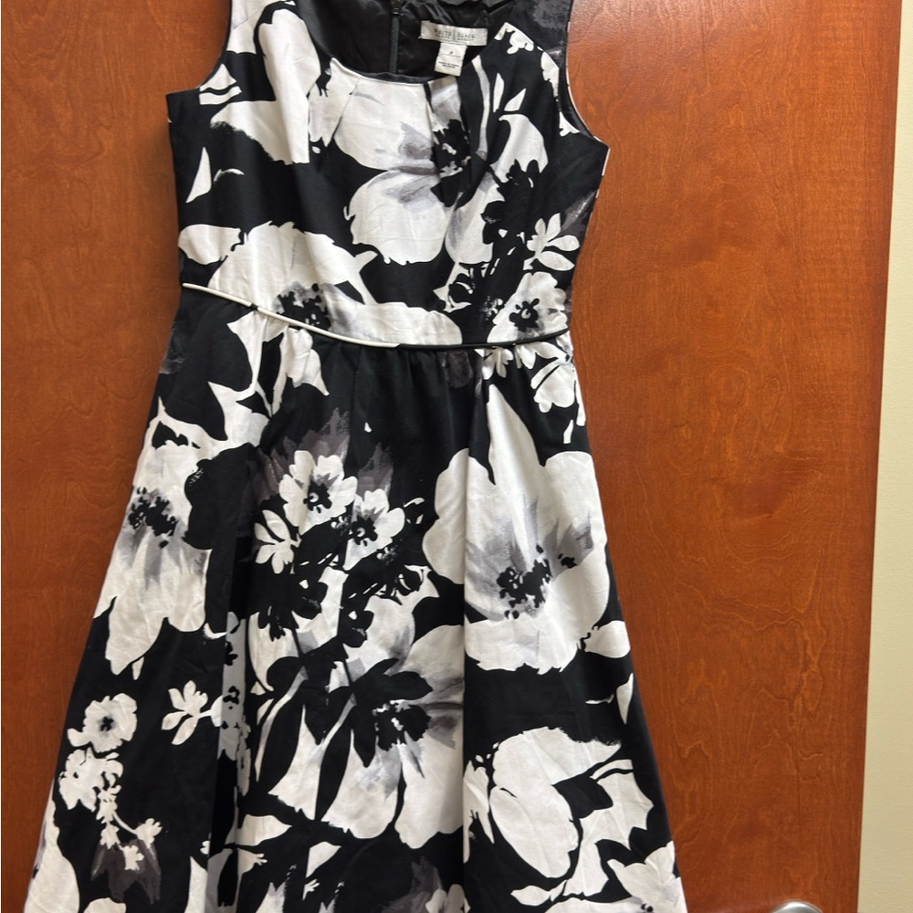 White House Black Market Monochrome Floral Dress Sz 8 - Picture 2 of 12